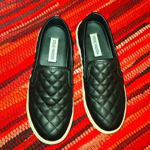 CLASSIC Steve Madden size 7.5 ECENTRCQ BLACK slip ons